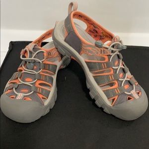 Keen sandals NWOT